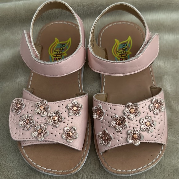 2 pair of sandals for $10 - Picture 4 of 5